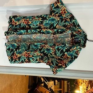 selling a George slim fit hawaian style shit is 3xl slim fit like new